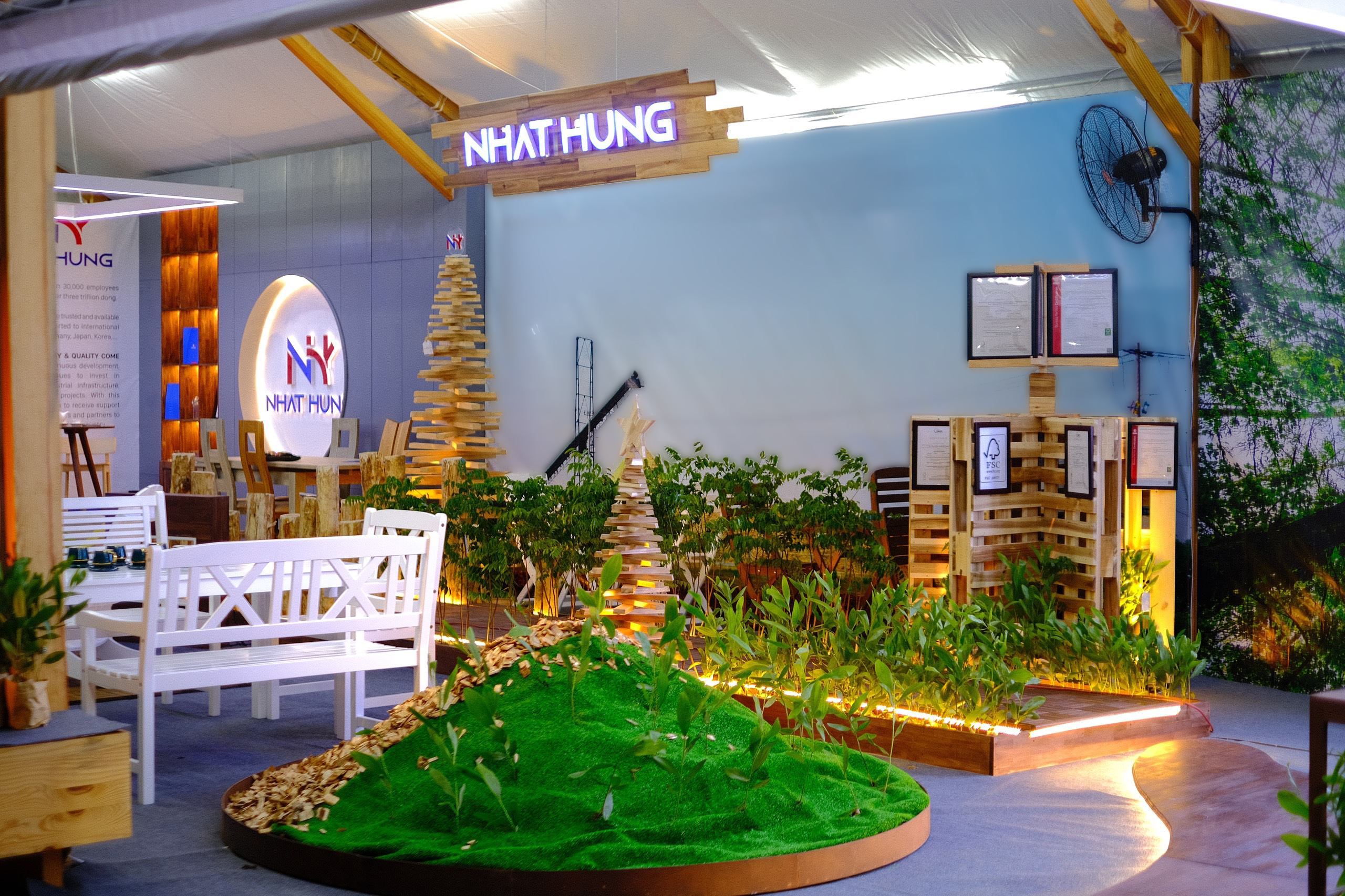 Nhất Hưng Group tại Hội chợ Quốc tế hàng phong cách ngoài trời (Q-FAIR)